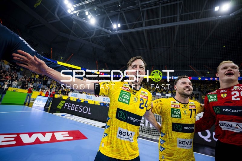 Patrick Groetzki (24; Rhein Neckar Löwen) jubelt mit Teamkollegen