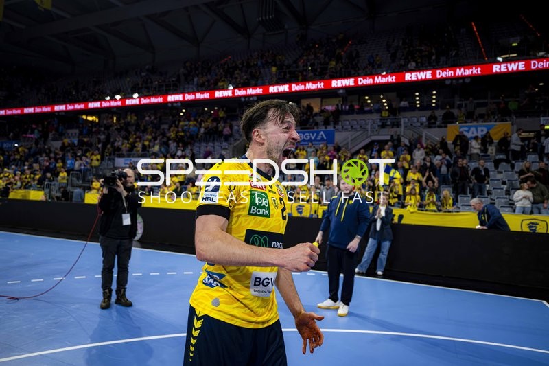 Patrick Groetzki (24; Rhein Neckar Löwen) und Kevin Gerwin (49; Rhein Neckar Löwen) in Szene