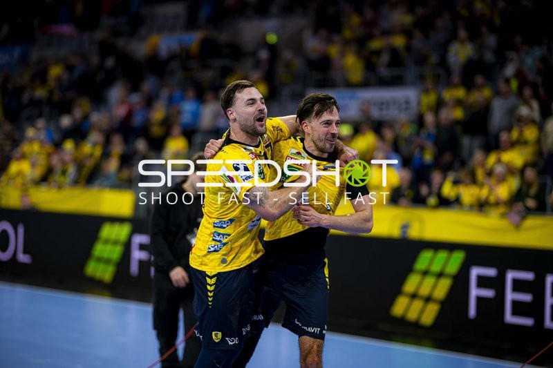 Dani Baijens (77; Rhein Neckar Löwen) und Patrick Groetzki (24; Rhein Neckar Löwen) feiern