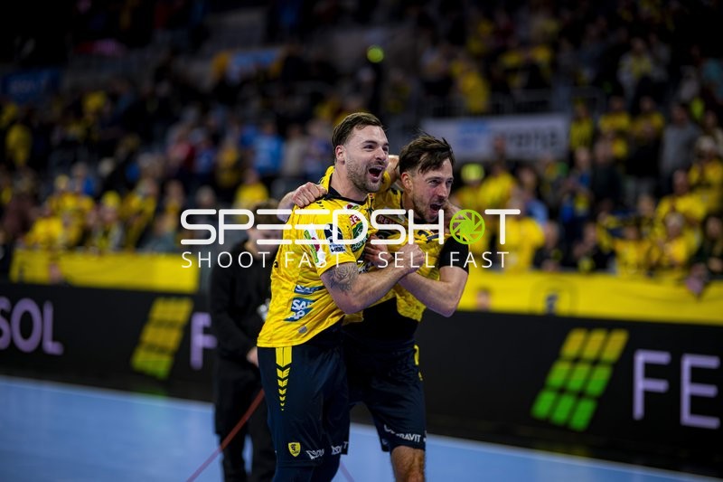 Dani Baijens (77; Rhein Neckar Löwen) und Patrick Groetzki (24; Rhein Neckar Löwen) feiern Jubel