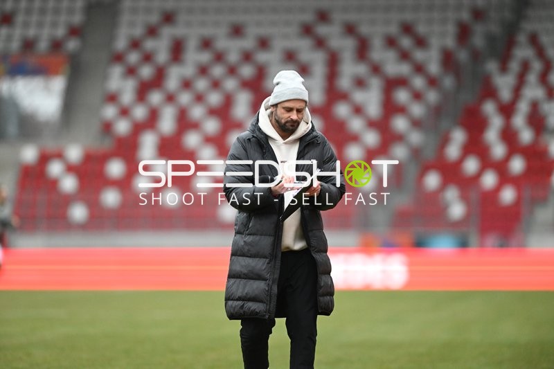 Trainer bei Spielvorbereitung