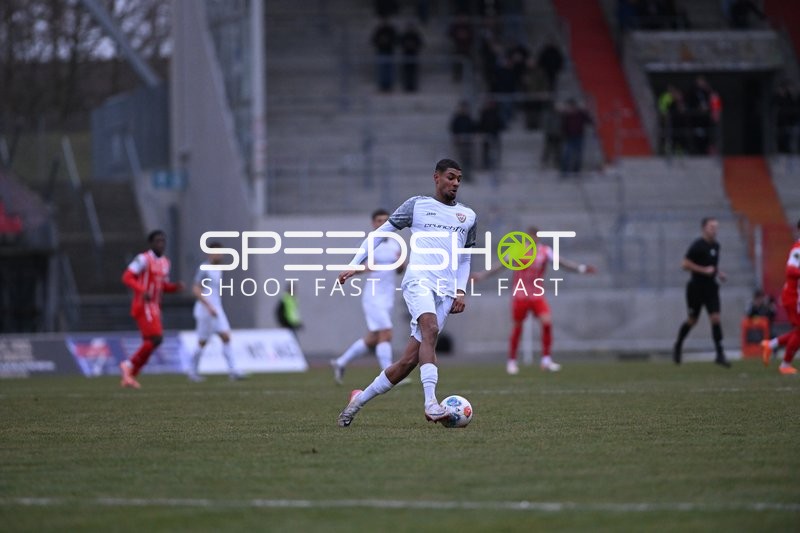 Spieler mit Ball in Aktion