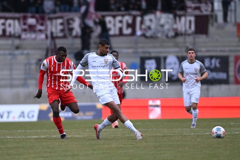 Zweikampf um den Ball