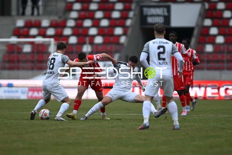 Zweikampf um den Ball