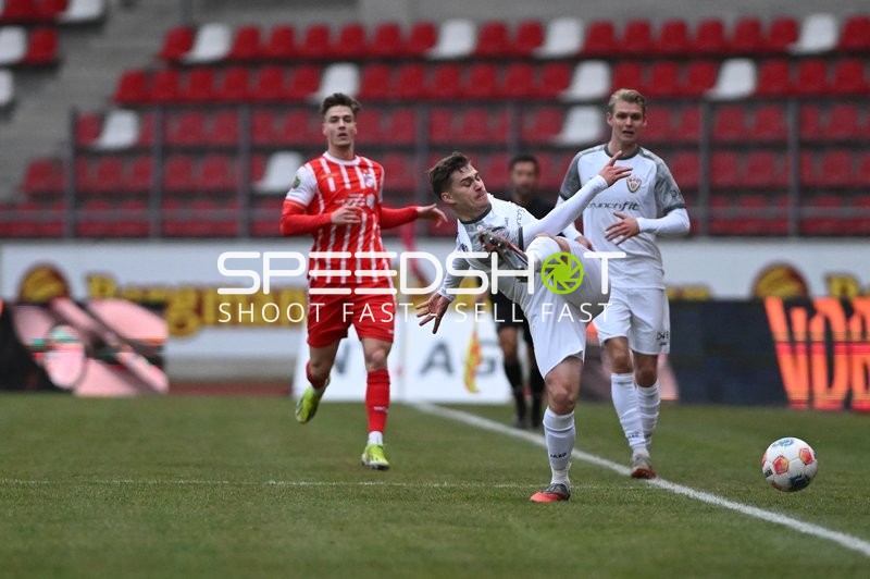Spielszene mit Ballkontrolle