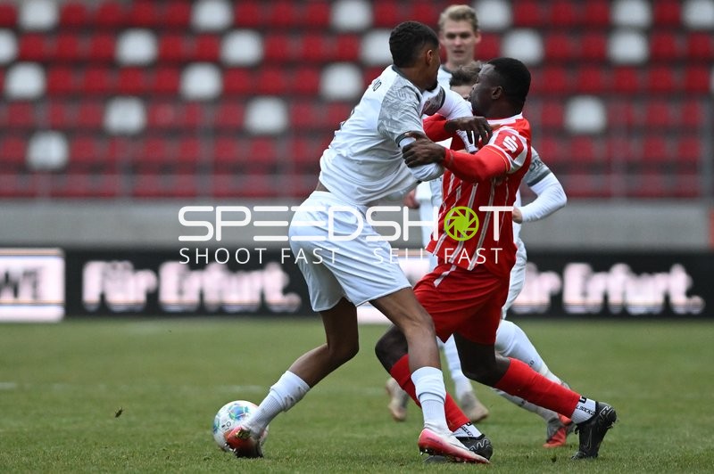 Zweikampf um den Ball