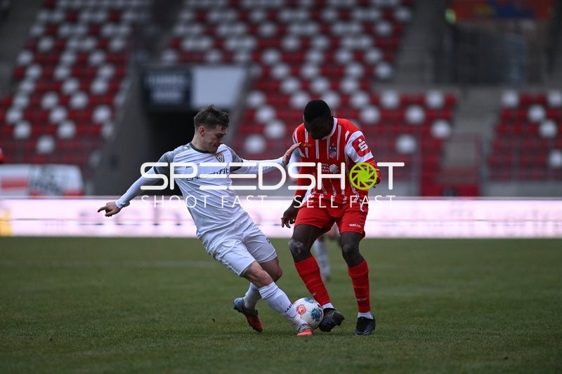 Zweikampf um den Ball