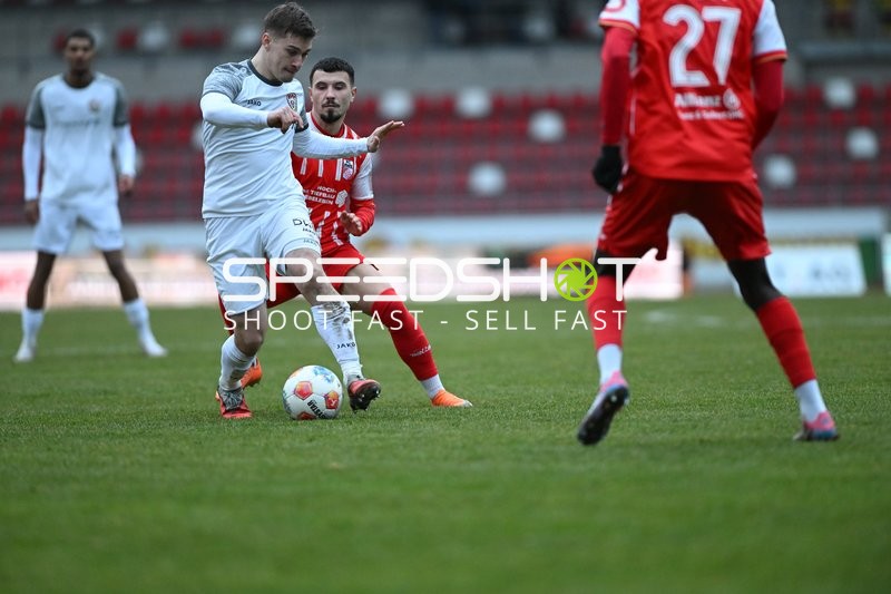 Zweikampf um den Ball