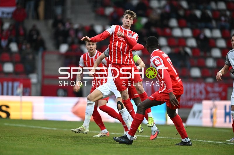 Zweikampf um den Ball