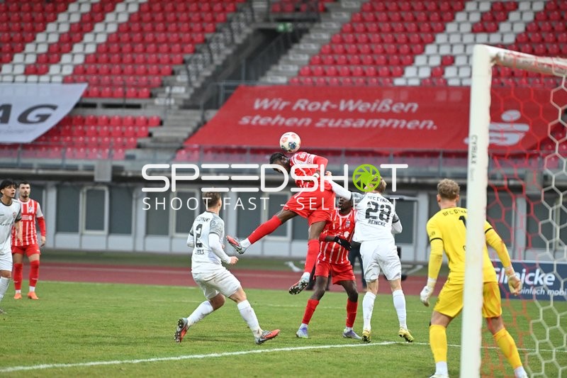 Kopfball im Strafraum