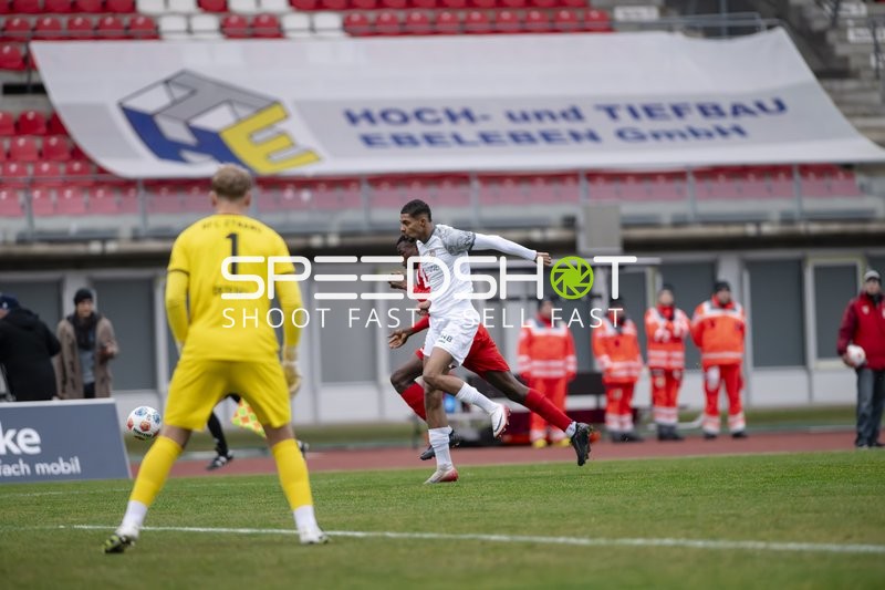 Zweikampf vor dem Tor