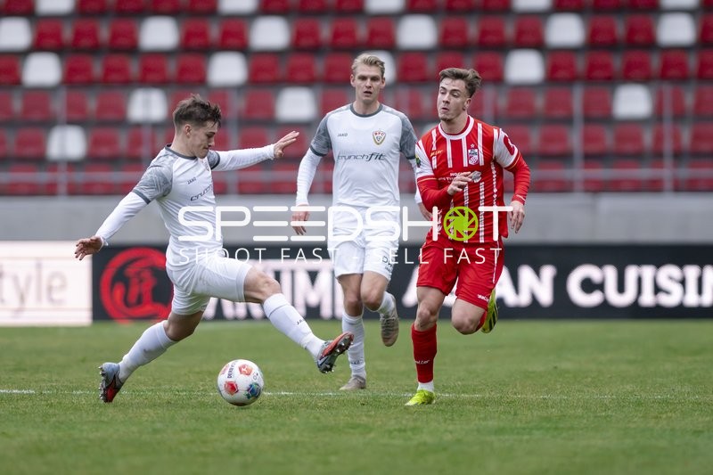 Zweikampf um den Ball