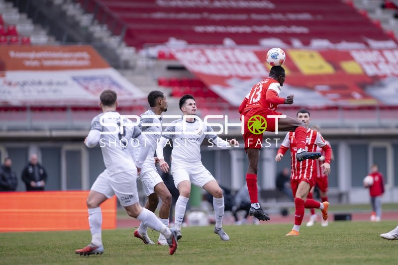 Zweikampf um den Ball