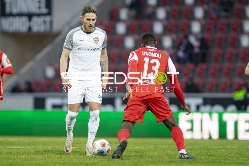 Zweikampf um den Ball