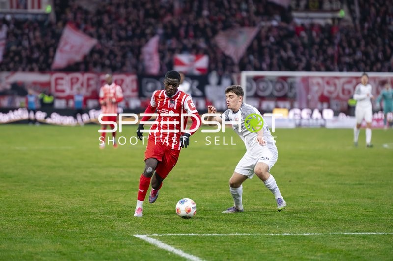 Zweikampf um den Ball