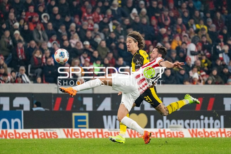 Zweikampf um den Ball