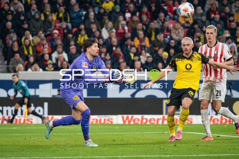 Torwartaktion und Ballkontrolle