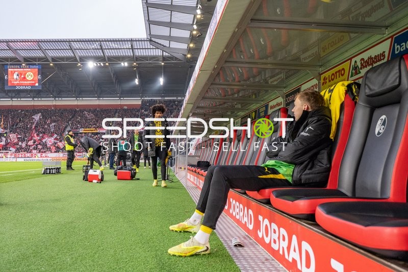 Spieler am Spielfeldrand