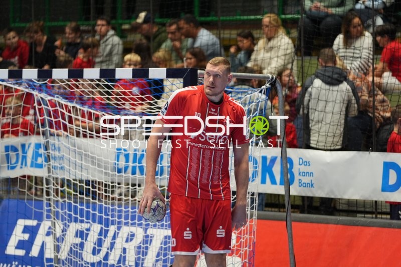 Dainis Krištopāns (10; MT Melsungen) mit Ball