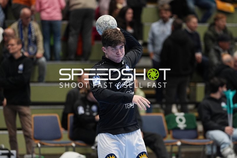 Spieler von Bergischer HC mit Ball