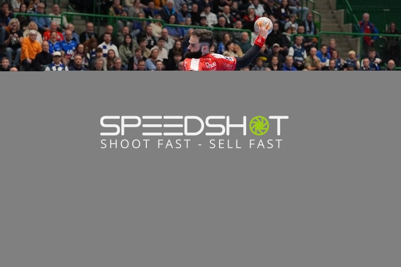 David Mandić (7; MT Melsungen) mit Ball