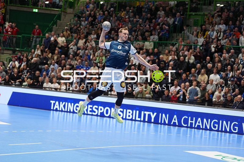 Nico Schöttle (8; Bergischer HC) in Aktion