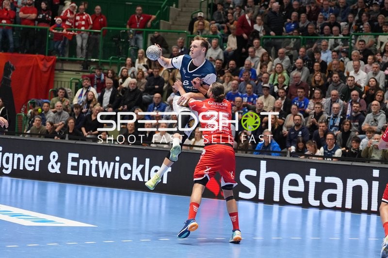 Nico Schöttle (8; Bergischer HC) und Olle Forsell_Schefvert (25; MT Melsungen) in Aktion