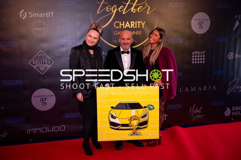 Agnes Jacobi und Joanna Masseli mit Serdar Topcu