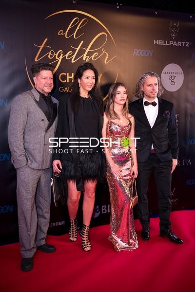 Networking auf dem roten Teppich beim Charity Gala Dinner