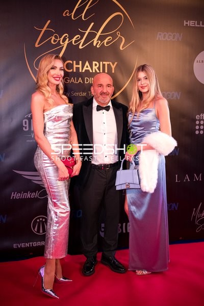 All Together Charity Gala Dinner im Winter Varieté