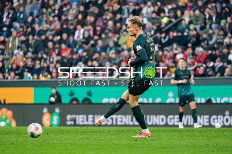 Schuss von Amos Pieper (5; SV Werder Bremen)