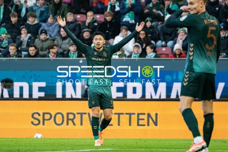 Spieler mit erhobenen Armen