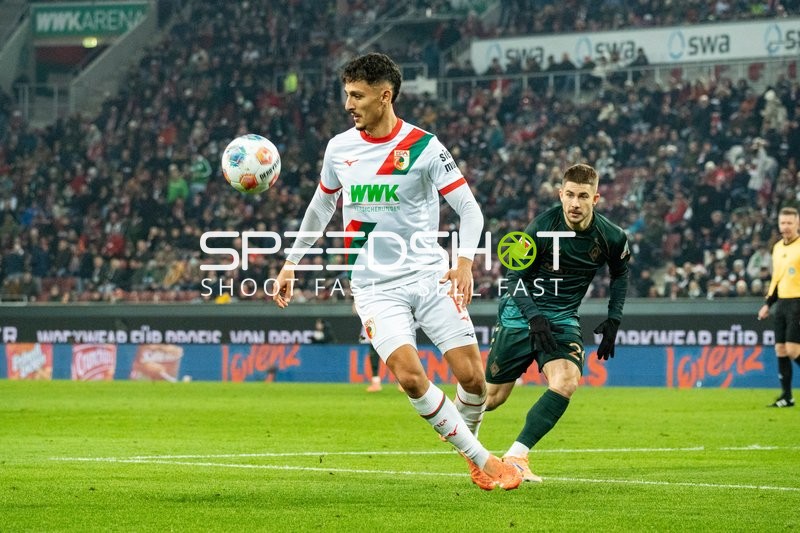 Spieler mit Ball und Verteidiger