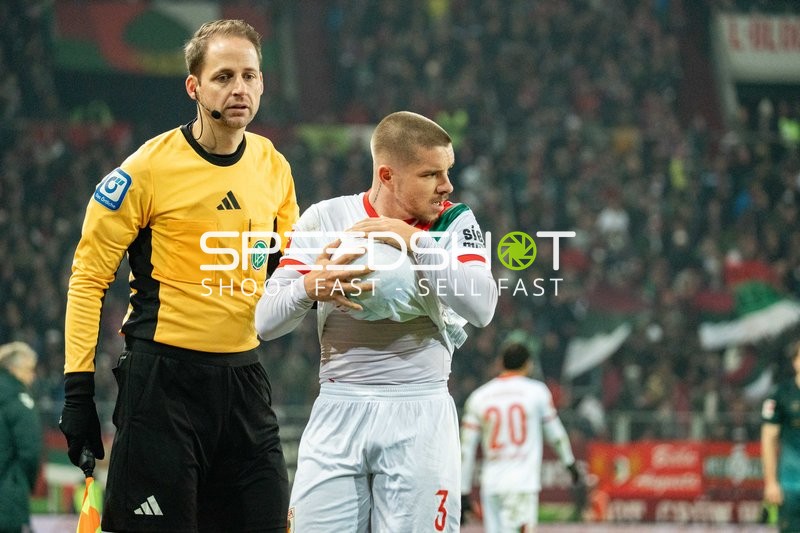 Schiedsrichter und Spieler