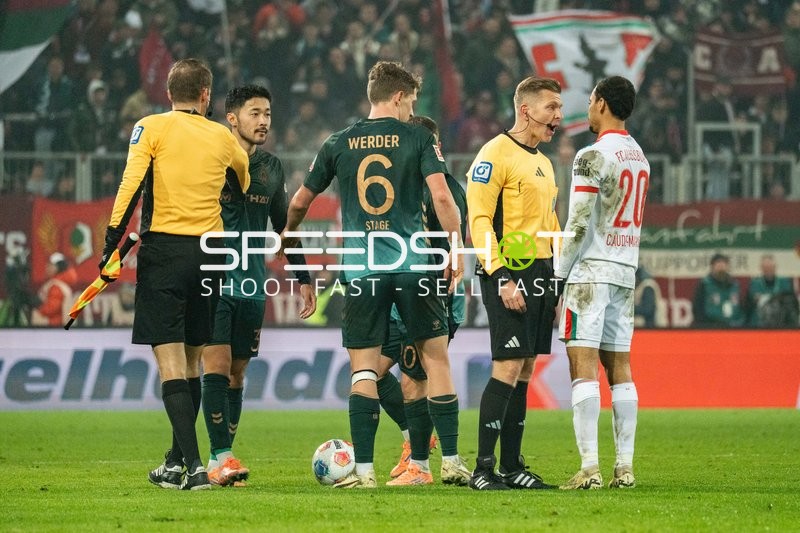 Schiedsrichter im Gespräch