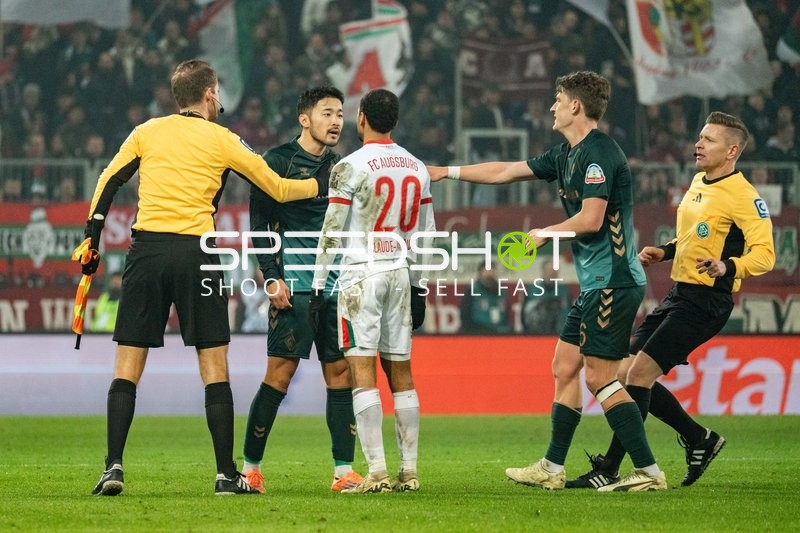 Diskussion auf dem Spielfeld