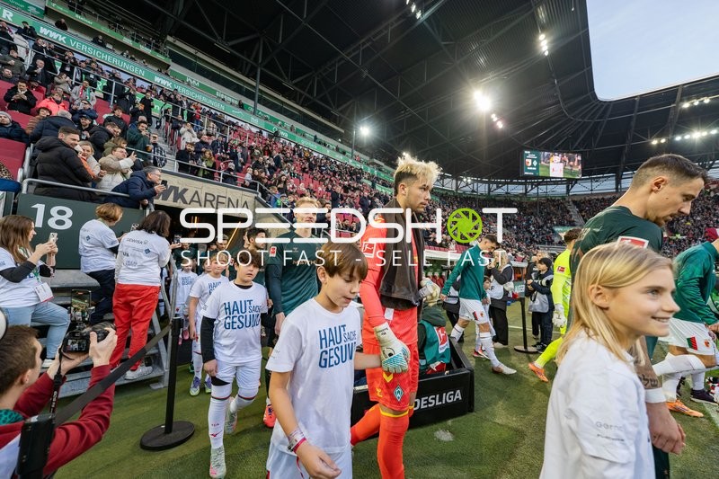 Spieler betreten Spielfeld