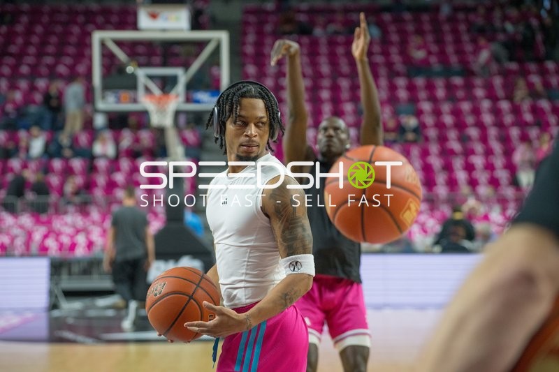 Zachery Cooks (3; Telekom Baskets Bonn) am Spielfeld