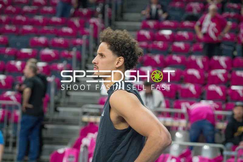 Michael Kessens (6; Telekom Baskets Bonn) in Aktion