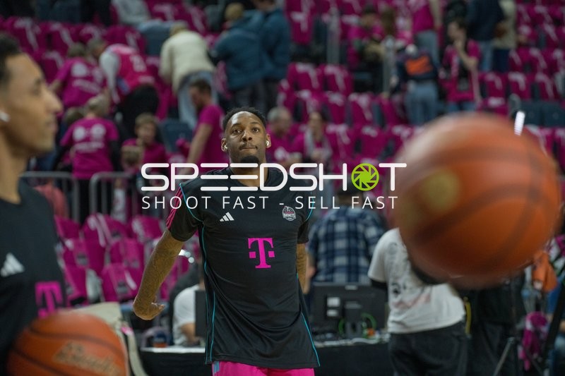 Szene mit Joel Aminu (21; Telekom Baskets Bonn) und Jeff Garrett Jr. (4; Telekom Baskets Bonn)