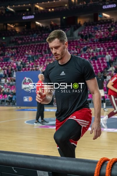 13; Telekom Baskets Bonn am Spielfeldrand