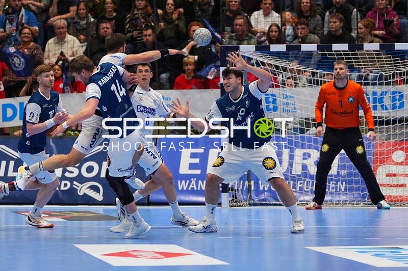 Christopher Rudeck (1; Bergischer HC) und Frederik Simak (8; TBV Lemgo) in Aktion