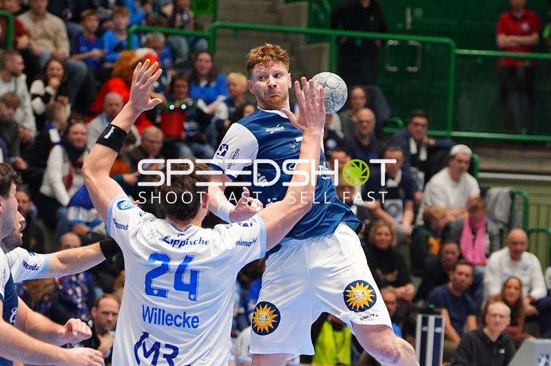 Johannes Wasielewski (77; Bergischer HC) und Joël Willecke (24; TBV Lemgo) in Aktion