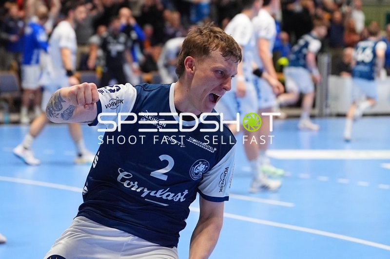 Noah Beyer (2; Bergischer HC) jubelt