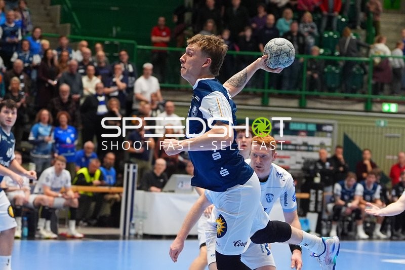 Soeren Steinhaus (53; Bergischer HC) und Nicolai Theilinger (3; TBV Lemgo) in Aktion