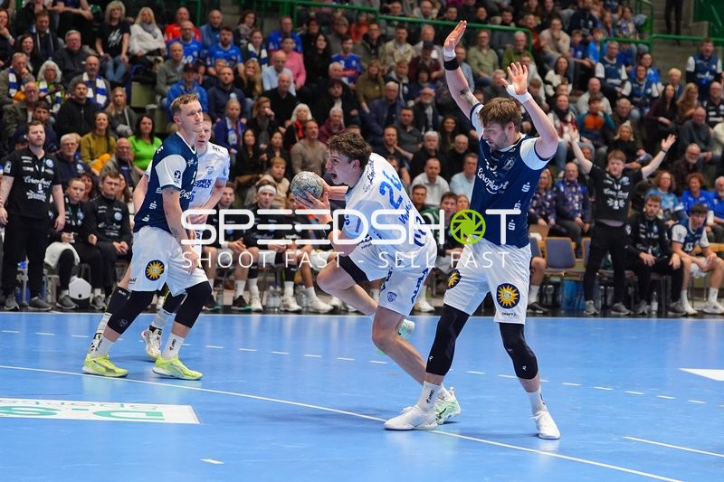 Szene mit Nico Schöttle (8; Bergischer HC) und Gerdas Babarskas (14; Bergischer HC)