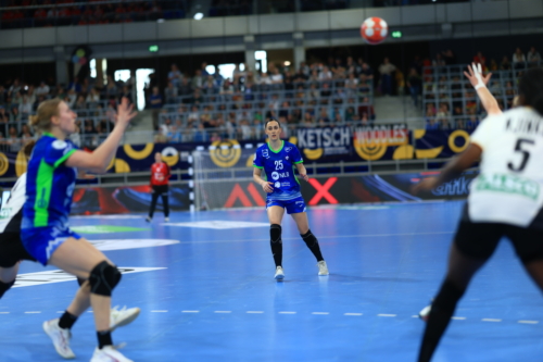 Szene mit Ivona Barukcic (25; Slowenien) und 5; Deutschland