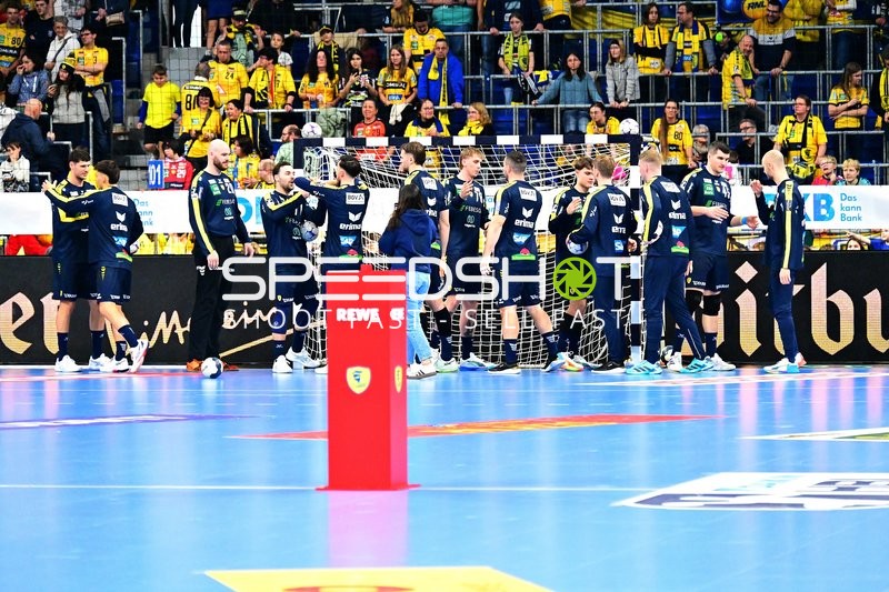 Szene mit Mike Jensen (20; Rhein Neckar Löwen) und Teamkollegen