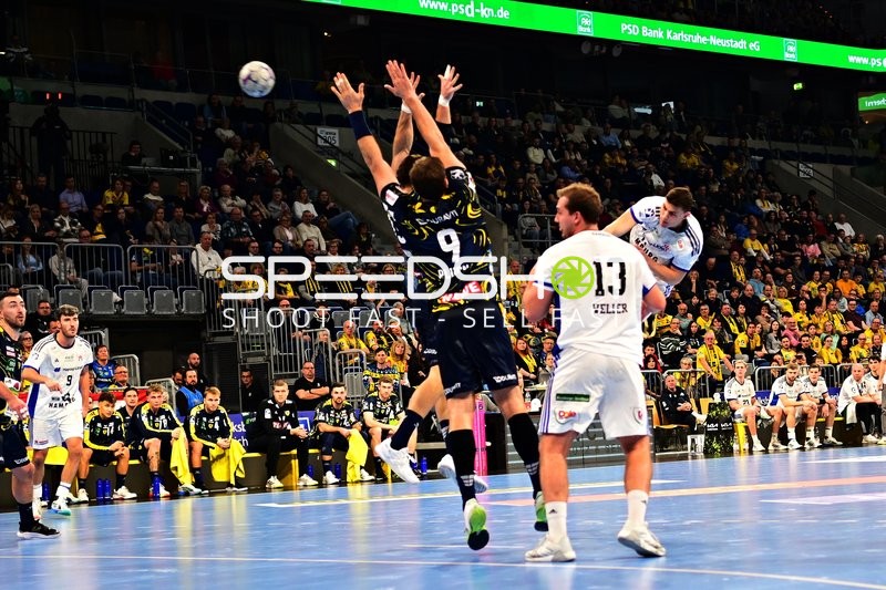 Szene mit Jacob Lassen (9; HSV Hamburg) und Jannik Kohlbacher (80; Rhein Neckar Löwen)