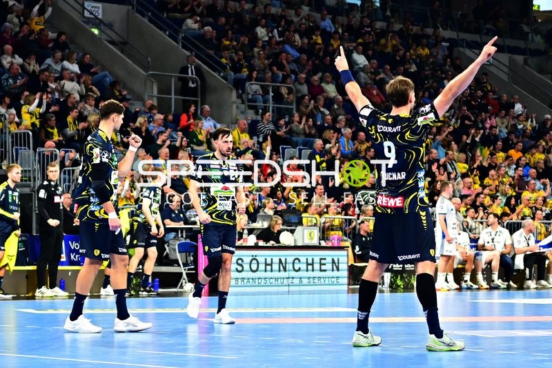 Patrick Groetzki (24; Rhein Neckar Löwen) und Teamkollegen feiern